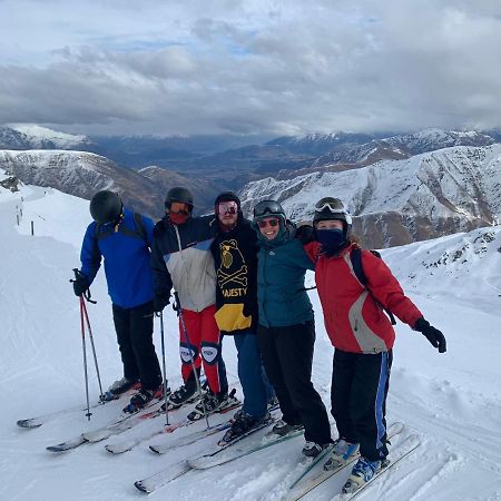 Wanaka Backpackers Bothy Hostel ภายนอก รูปภาพ