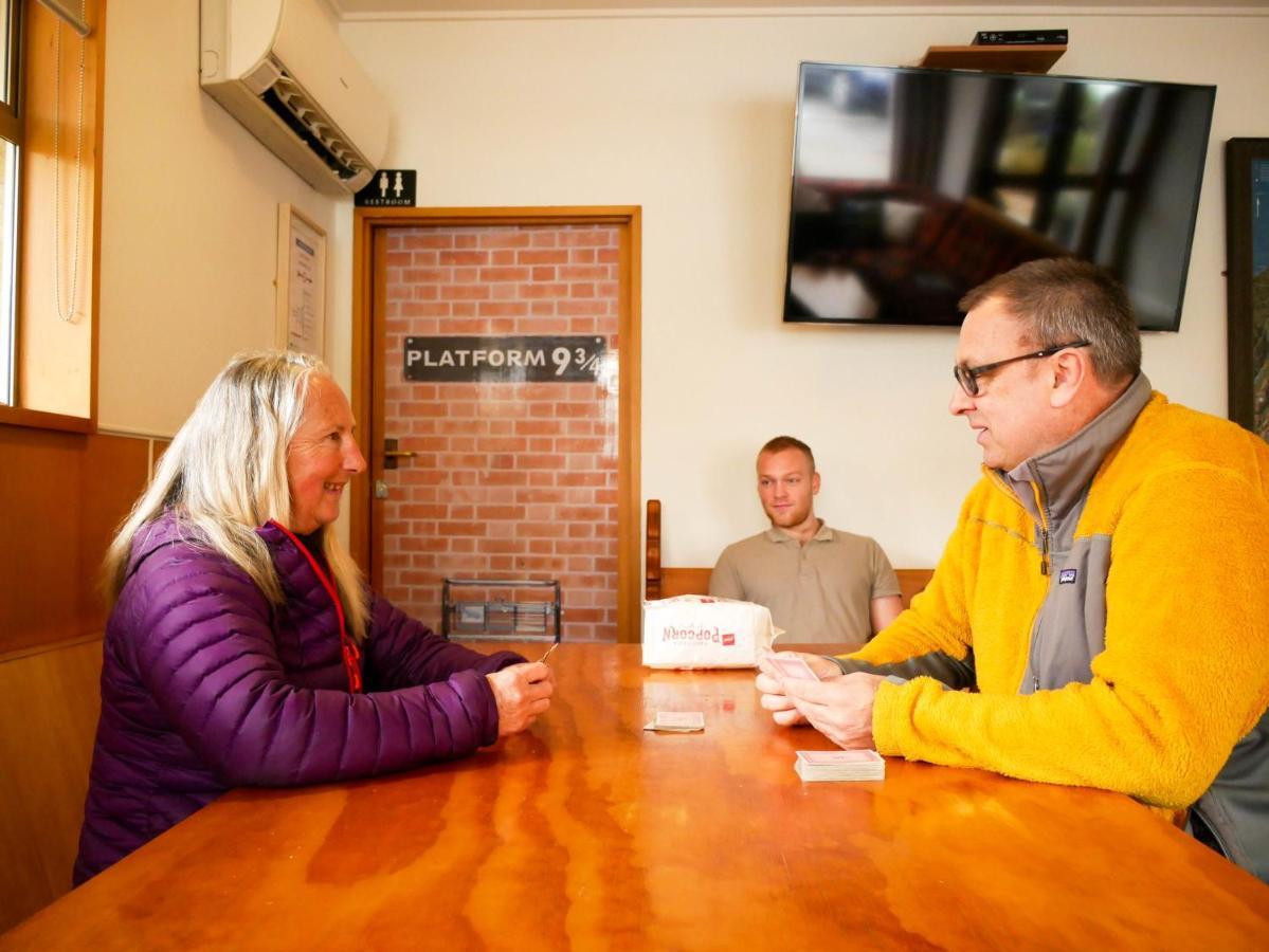Wanaka Backpackers Bothy Hostel ภายนอก รูปภาพ