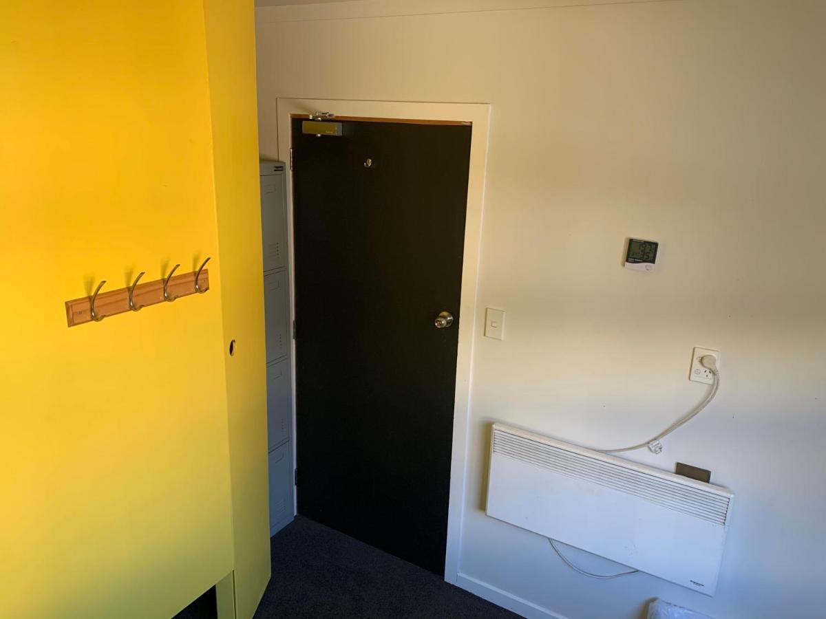 Wanaka Backpackers Bothy Hostel ภายนอก รูปภาพ